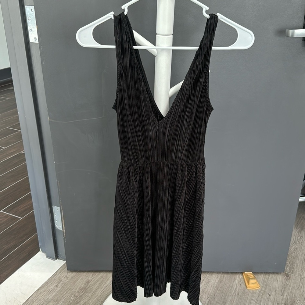 H& M Divided Black V cut dress